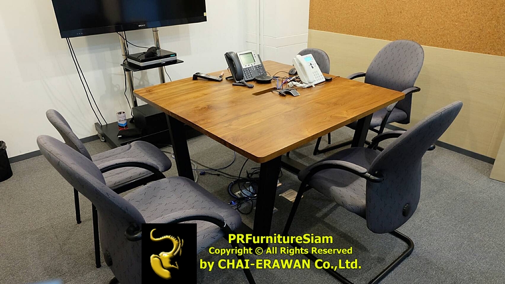 โต๊ะประชุมไม้สักขาเหล็กกล่อง ขนาดใหญ่ ติดตั้งที่หน่วยงาน UNOPS ประเทศไทย