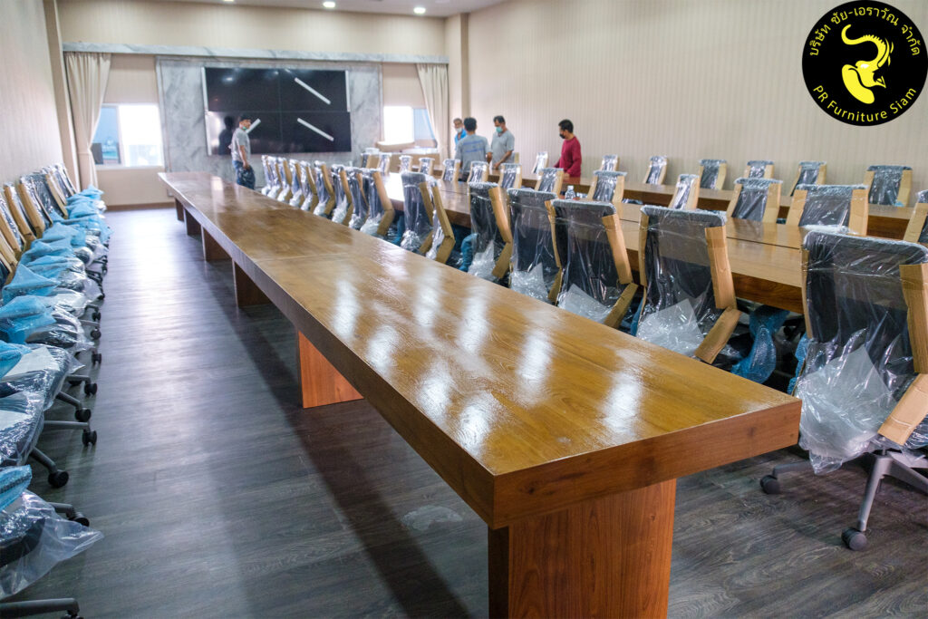 โต๊ะประชุมไม้สักขนาดใหญ่ 65 ที่นั่ง พร้อมติดตั้งหน้างาน