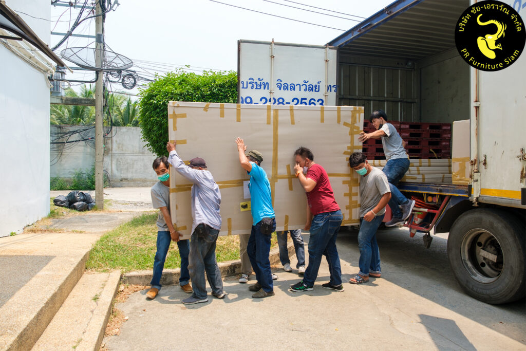 โต๊ะประชุมไม้สักขนาด 65 ที่นั่ง ติดตั้งให้สถาบันการศึกษา