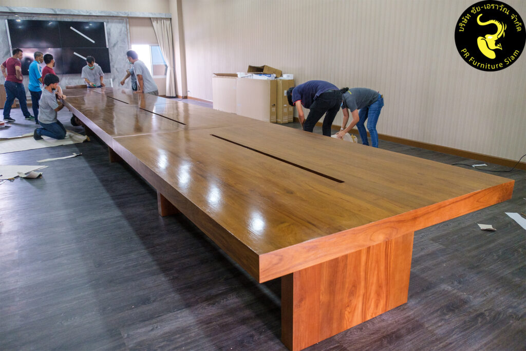 โต๊ะประชุมไม้สักขนาด 65 ที่นั่ง ดีไซน์สวยงามแบบคลาสสิก