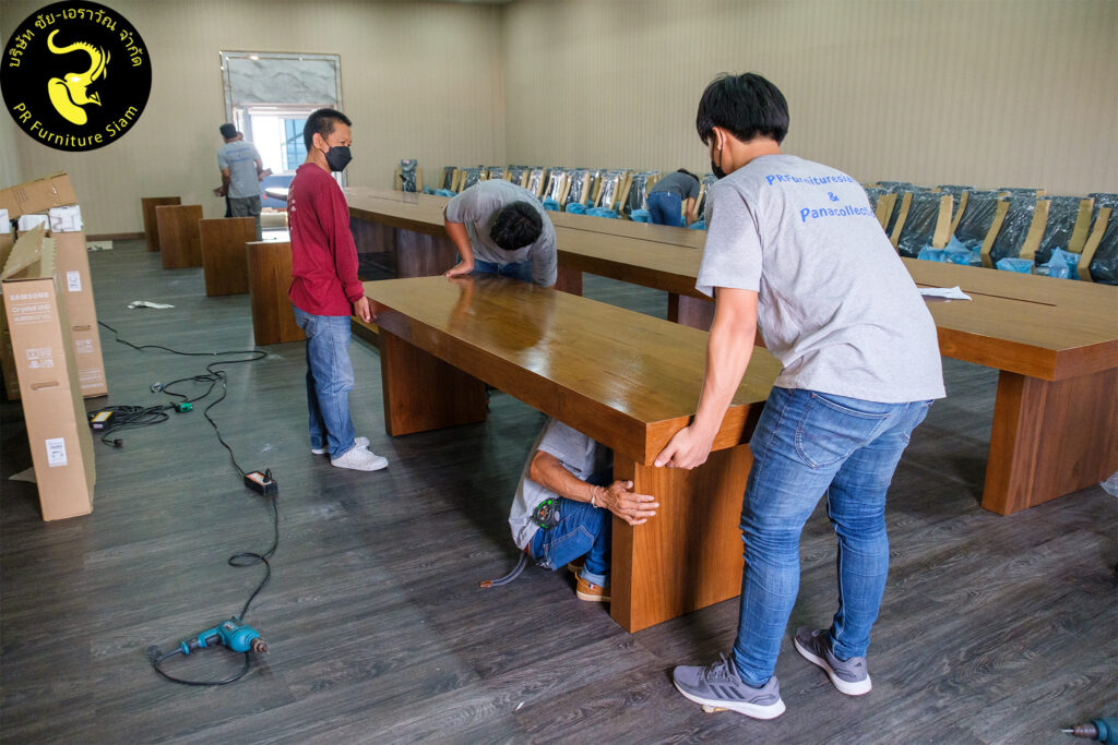 โต๊ะประชุมไม้สักขนาด 65 ที่นั่ง พร้อมระบบไฟฟ้าในตัว