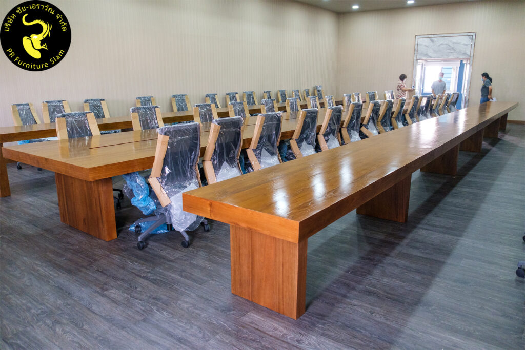โต๊ะประชุมไม้สักขนาดใหญ่พิเศษ รองรับ 65 ที่นั่ง
