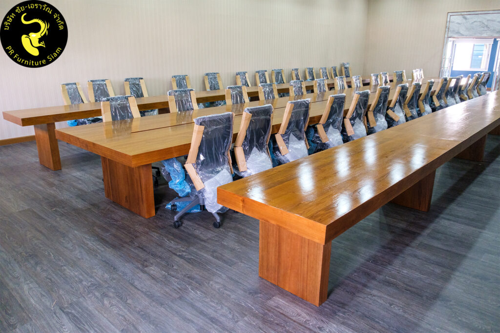 โต๊ะประชุมไม้สักขนาด 65 ที่นั่ง ติดตั้งในมหาวิทยาลัย