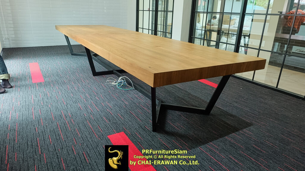 โต๊ะประชุมไม้สักขาเหล็ก ดีไซน์แข็งแรง พร้อมฟังก์ชันเปิด-ปิด