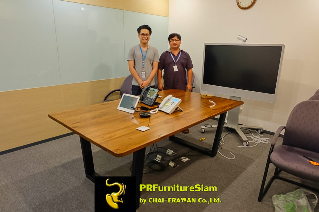 โต๊ะประชุมไม้สักขาเหล็กกล่อง ขนาดใหญ่ ติดตั้งที่หน่วยงาน UNOPS ประเทศไทย