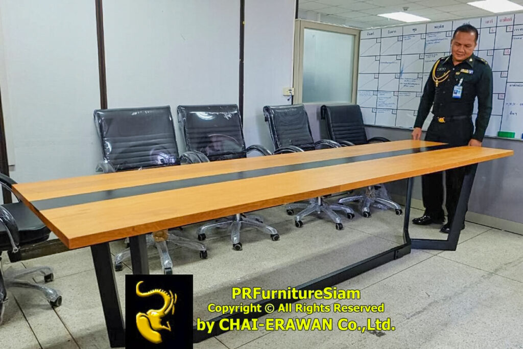 โต๊ะประชุมไม้เนื้อแข็งขาเหล็ก ติดตั้งโดยทีมช่างโรงงานโดยตรง
