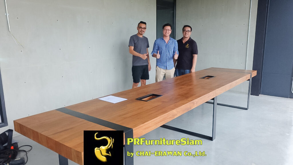 โต๊ะประชุมไม้สัก ขาเหล็ก แข็งแรง รองรับการใช้งานระดับมืออาชีพ