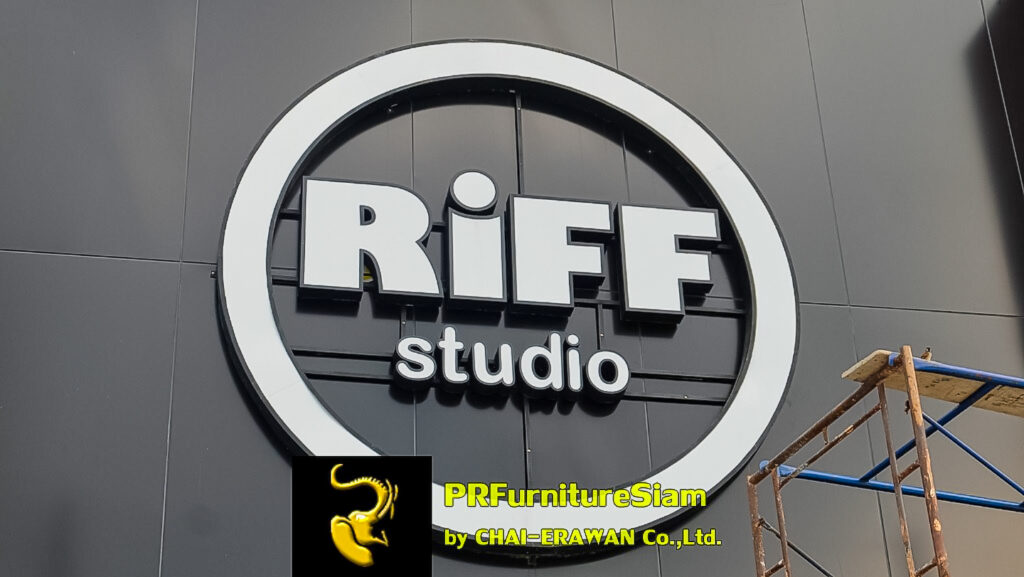 โต๊ะประชุมไม้แท้ ขาเหล็ก รองรับการใช้งานในองค์กรระดับพรีเมียม