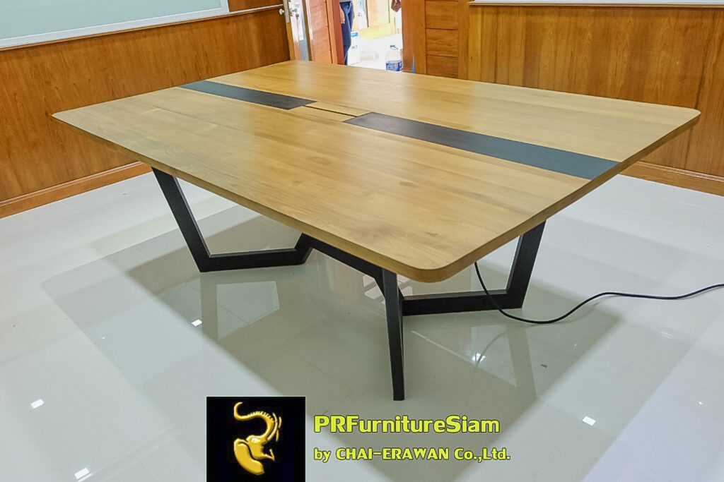 โต๊ะประชุมไม้สักขาเหล็ก แข็งแรง พร้อมติดตั้งปลั๊กไฟ รองรับทุกการประชุม