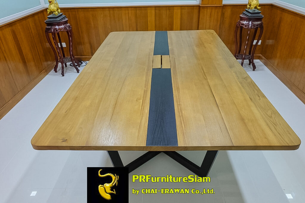 โต๊ะประชุมไม้แท้ พร้อมปลั๊กไฟและรางไฟ รองรับการประชุมระดับองค์กร