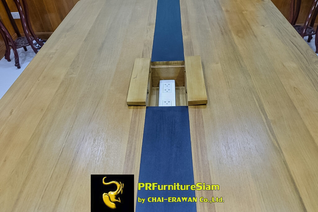 โต๊ะประชุมไม้สักแท้ ดีไซน์ทันสมัย พร้อมระบบไฟครบวงจร