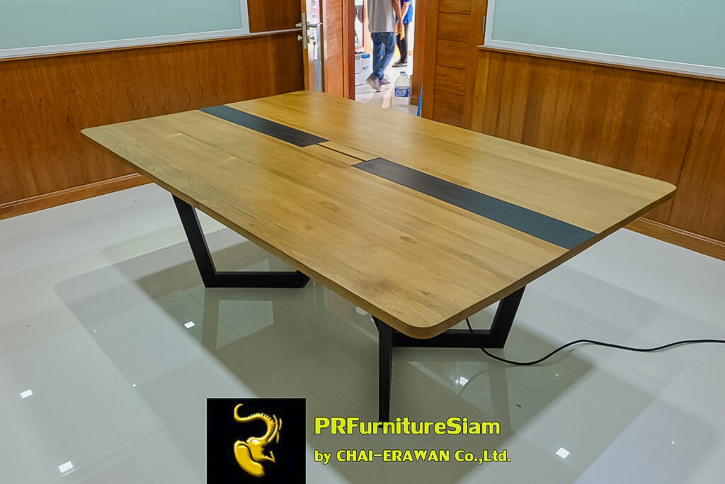 โต๊ะประชุมไม้สักขาเหล็ก พร้อมรางไฟและปลั๊กไฟ ติดตั้งให้บริษัทโรงงานเภสัชอุตสาหกรรม เจเอสพี
