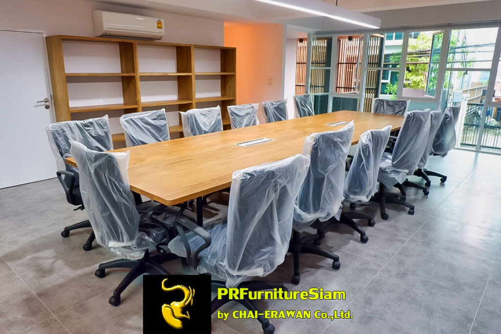 โต๊ะประชุมไม้สักขาเหล็กกล่อง ติดตั้งโดยทีมงาน PRFurnitureSiam