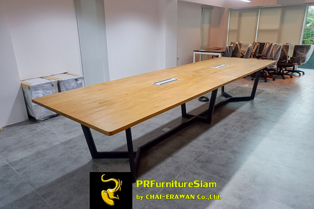 โต๊ะประชุมไม้สักขาเหล็กกล่อง ดีไซน์สวยงาม รองรับการใช้งานหนัก