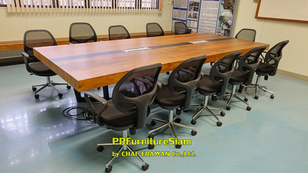 โต๊ะประชุมไม้สักขาเหล็กกล่อง สั่งทำตามแบบ รองรับปลั๊กไฟและอุปกรณ์เสริม