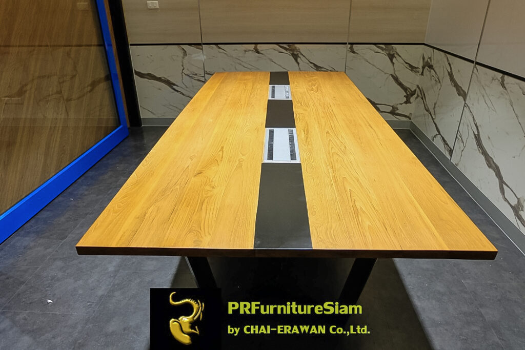 โต๊ะประชุมไม้สักขาเหล็กคาดเหล็ก ติดตั้งให้กับบริษัท คิว ฮันเตอร์ จำกัด