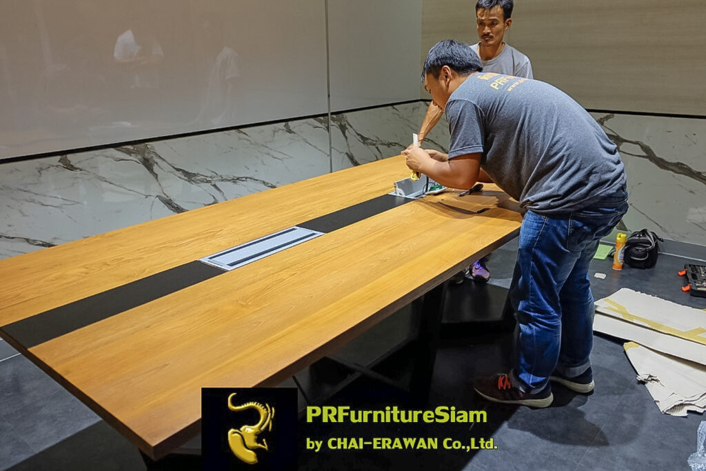 โต๊ะประชุมไม้สักขาเหล็กคาดเหล็ก ดีไซน์โมเดิร์น ขนาดตามสั่ง