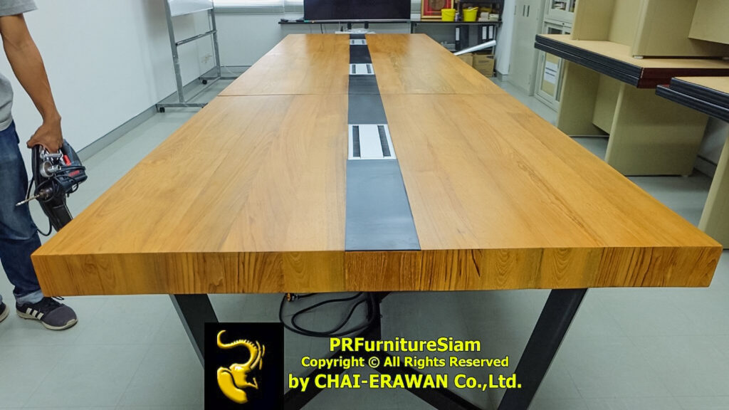 โต๊ะประชุมไม้สักขาเหล็ก ติดตั้งที่ คณะวิศวกรรมศาสตร์ สถาบันเทคโนโลยีไทย-ญี่ปุ่น