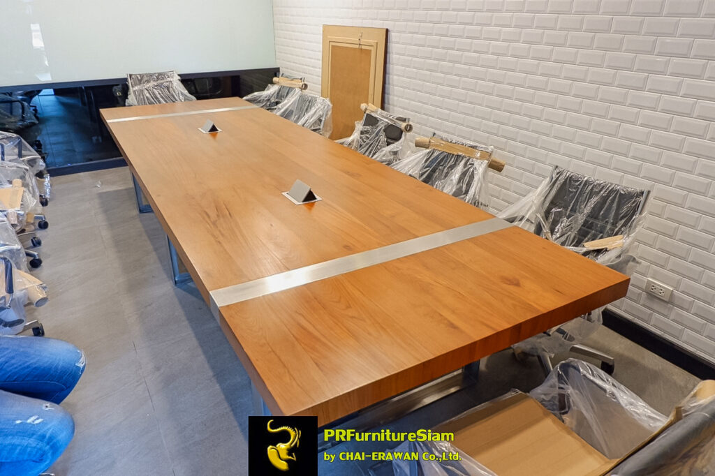 โต๊ะประชุมไม้สักแท้ ขาสแตนเลส งานออกแบบพิเศษ รองรับการใช้งานทุกรูปแบบ