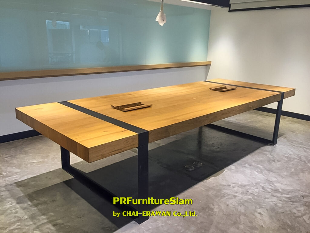 โต๊ะประชุมไม้สักขาเหล็ก และโต๊ะกลมไม้สักขาเหล็ก สั่งทำตามแบบ ติดตั้งที่ THE MALL GROUP