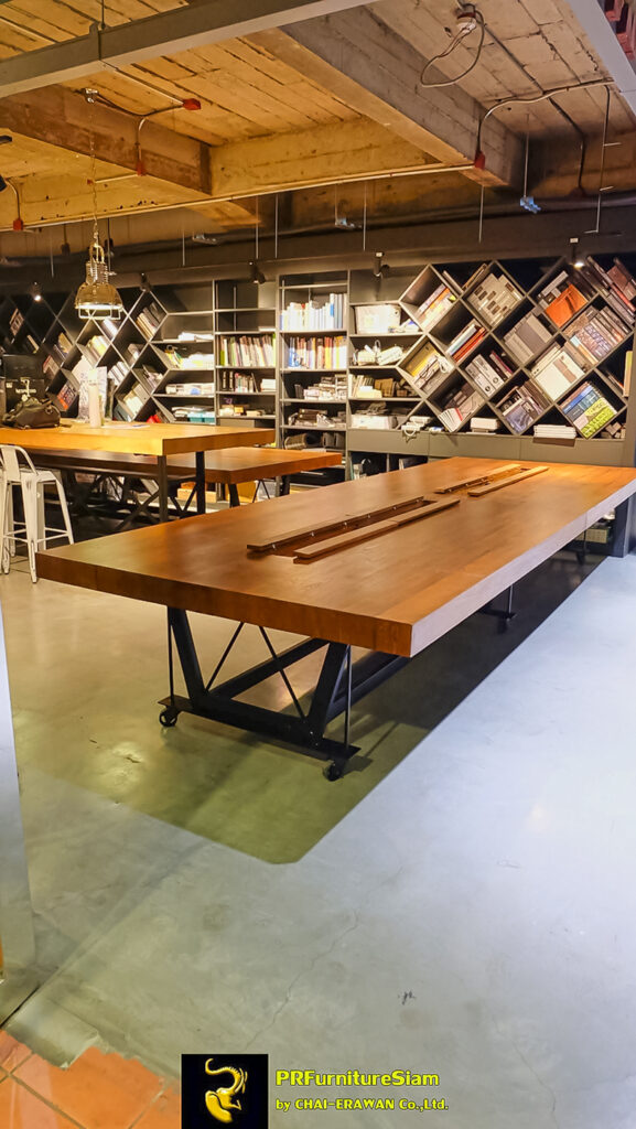 โต๊ะประชุมไม้สักขาเหล็กกล่อง ดีไซน์พิเศษ แข็งแรง ทนทาน