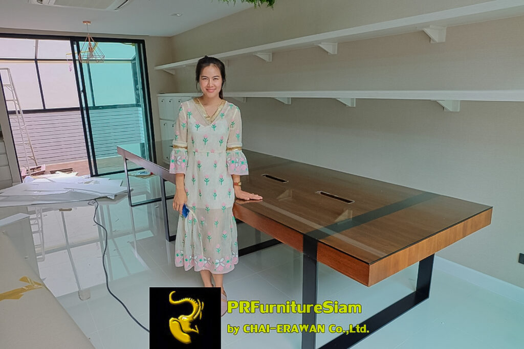 โต๊ะประชุมไม้จริง ไม้สักแท้ Top กระจกเทมเปอร์ รองรับการใช้งานระดับองค์กร