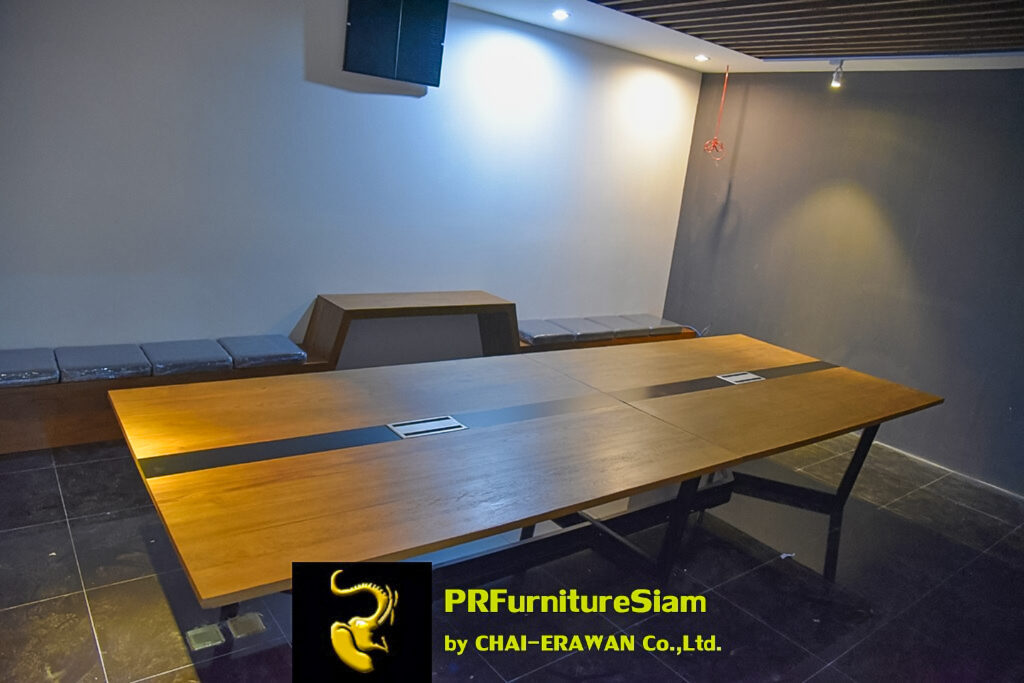 โต๊ะประชุมไม้สักเก่าแบบสั่งทำพิเศษ พร้อมบริการออกแบบและติดตั้ง