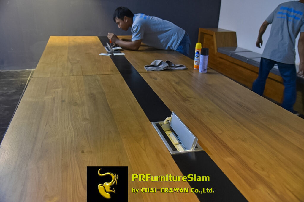 โต๊ะประชุมไม้สักแท้ พร้อมขาเหล็กกล่อง แข็งแรง ทนทาน รองรับการใช้งานหนัก